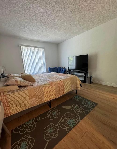 apt-309-5201 Geneva Way, Doral, FL, 33166-4626 | Card Image