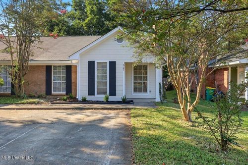 327 Peach Orchard Dr, Ridgeland, MS, 39157-4713 | Card Image