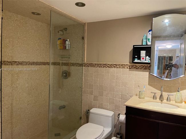 APT-1619 - 3180 S Ocean Dr, Condo with 2 bedrooms, 2 bathrooms and null parking in Hallandale Beach FL | Image 9