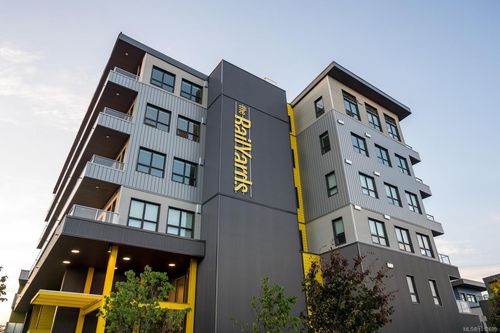 402-757 Tyee Rd, Victoria, BC, V9A7P7 | Card Image