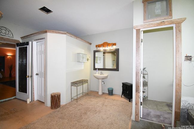 8389 E Loop 1604 S, House other with 5 bedrooms, 5 bathrooms and null parking in Adkins TX | Image 45
