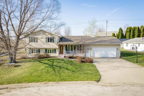 107 Hollywood Blvd, West Union, IA, 52175-1041 | Card Image