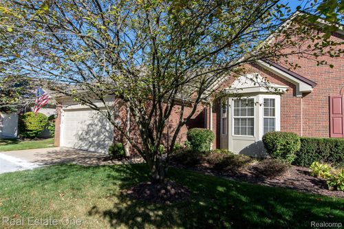 568 Woodhaven Dr, Commerce Township, MI, 48390-5805 | Card Image