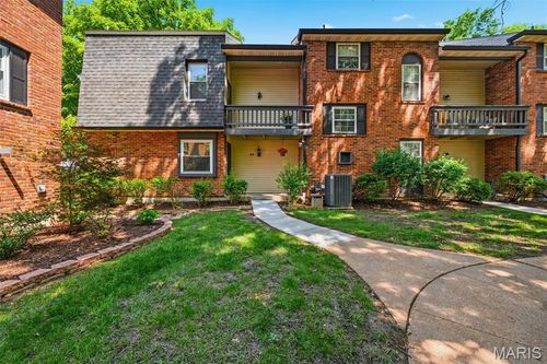 92 Conway Cove Dr, Chesterfield, MO, 63017-2071 | Card Image