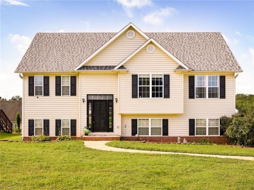 135 Winding Creek Rd, Mocksville, NC, 27028-2666 | Card Image