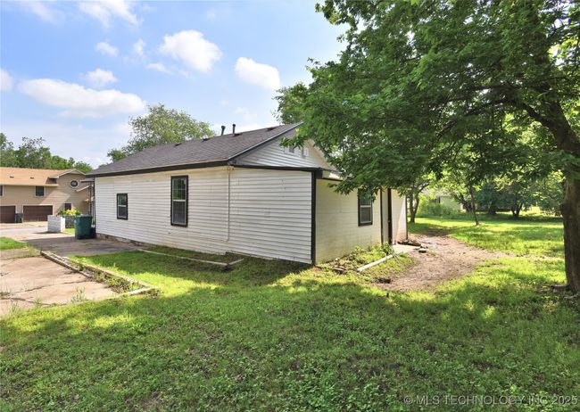 12 E Mill Ave, House other with 2 bedrooms, 2 bathrooms and null parking in Sapulpa OK | Image 21