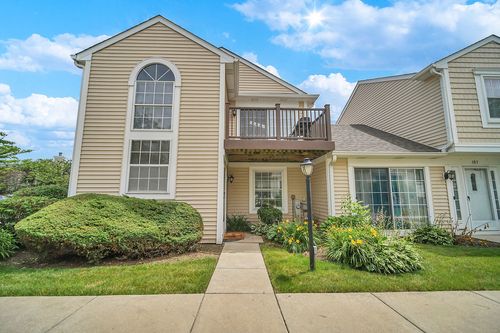 581-581 Le Parc Cir, Buffalo Grove, IL, 60089-6913 | Card Image