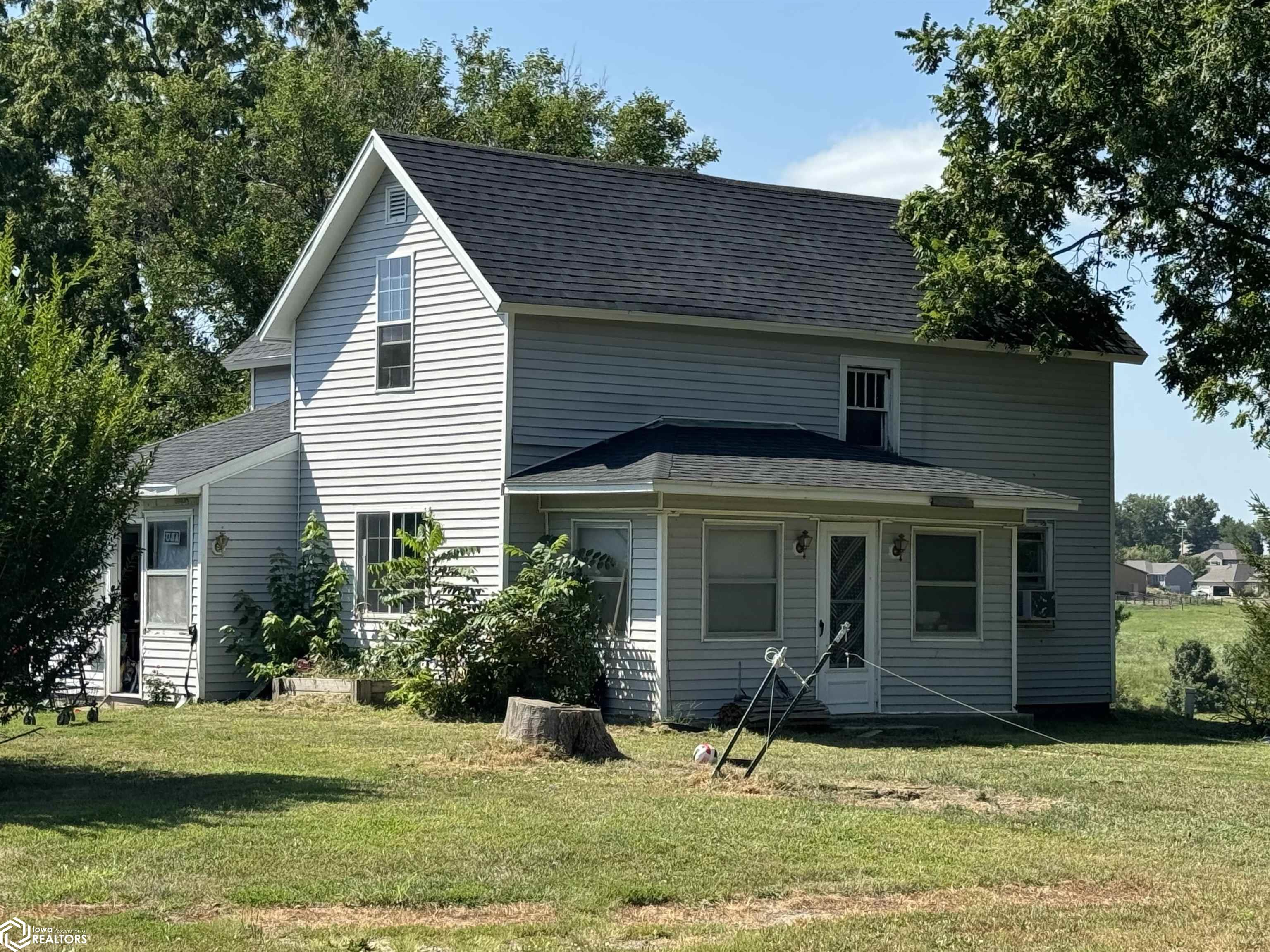 Bureau St, Creston, IA 50801