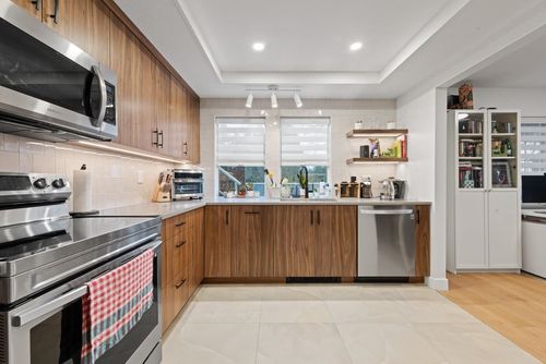 203-3401 Curle Ave, Burnaby, BC, V5G4P4 | Card Image