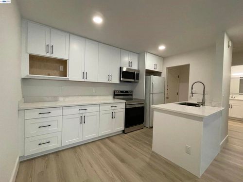 apt-200-965 Shorepoint Ct, Alameda, CA, 94501-5894 | Card Image