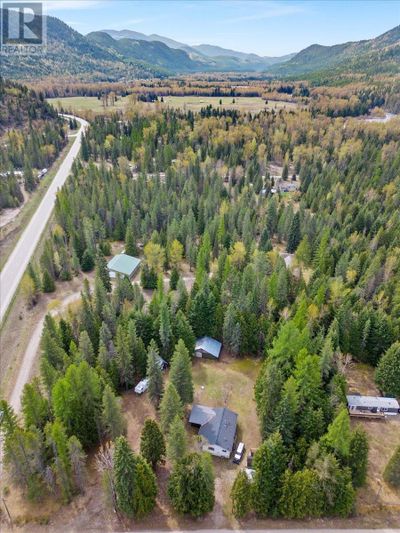 210 Belmond Rd, House other with 3 bedrooms, 2 bathrooms and null parking in Central Kootenay BC | Image 1