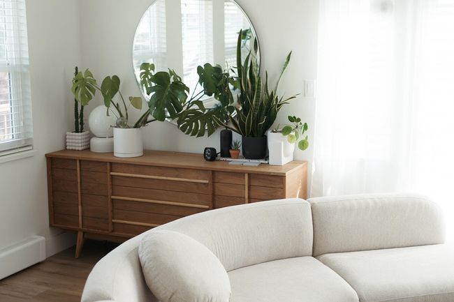 Sitting room featuring baseboard heating, wood finished floors, and baseboards | Image 14