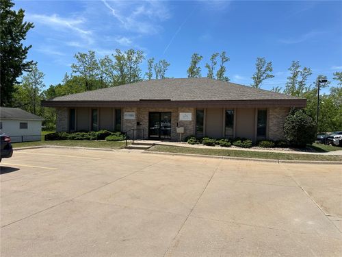 a-3741 Center Point Rd Ne, Cedar Rapids, IA, 52402-2926 | Card Image