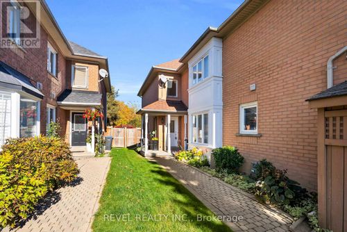 100 Pressed Brick Drive, Brampton (Brampton North), ON, L6V4K4 | Card Image