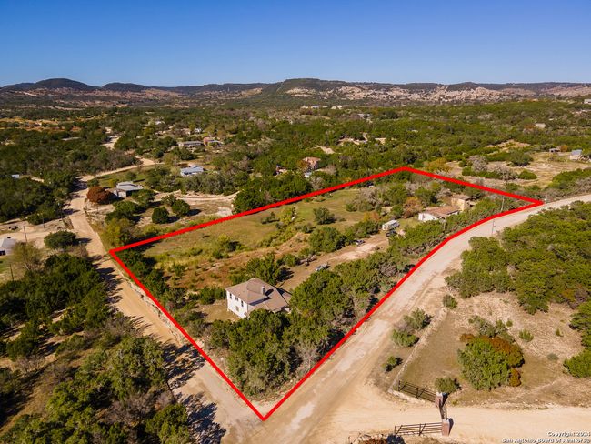 989 Oil Wl, Home with 3 bedrooms, 2 bathrooms and null parking in Pipe Creek TX | Image 87