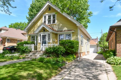8108 Aberdeen Ct, Wauwatosa, WI, 53213-1610 | Card Image