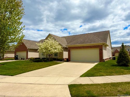 12-27992 Tremonte Dr, New Hudson, MI, 48165-8011 | Card Image