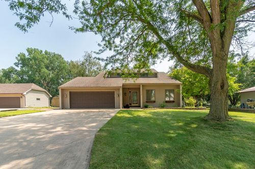 721 8th St Se, Independence, IA, 50644-3041 | Card Image