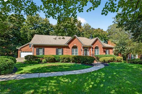 142 Croyden Dr, Kernersville, NC, 27284-8381 | Card Image