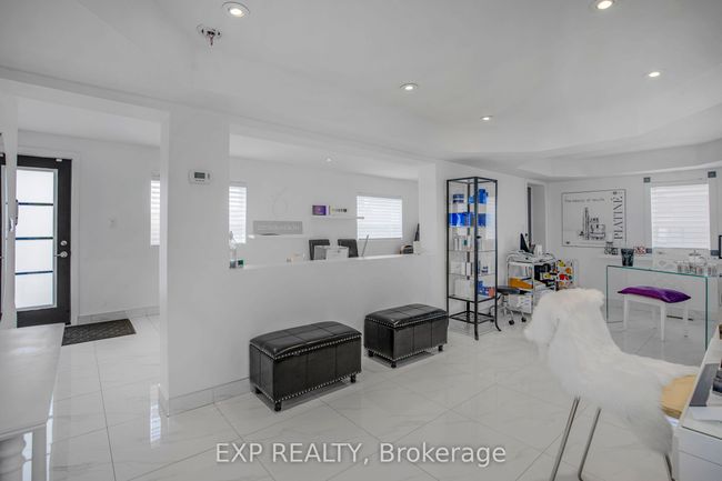 15 Centre St S, Home with 1 bedrooms, 1 bathrooms and 8 parking in Brampton ON | Image 11