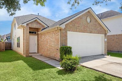 13638 Rural Oak Street, House other with 3 bedrooms, 2 bathrooms and null parking in Houston TX | Image 2