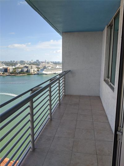 2702 - 335 S Biscayne Blvd, Condo with 1 bedrooms, 1 bathrooms and null parking in Miami FL | Image 3