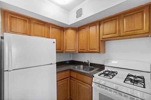 7p-201 Ravine Ave, Yonkers, NY, 10701-1817 | Card Image