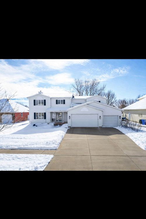 916 42nd Ave N, Fargo, ND, 58102-5310 | Card Image