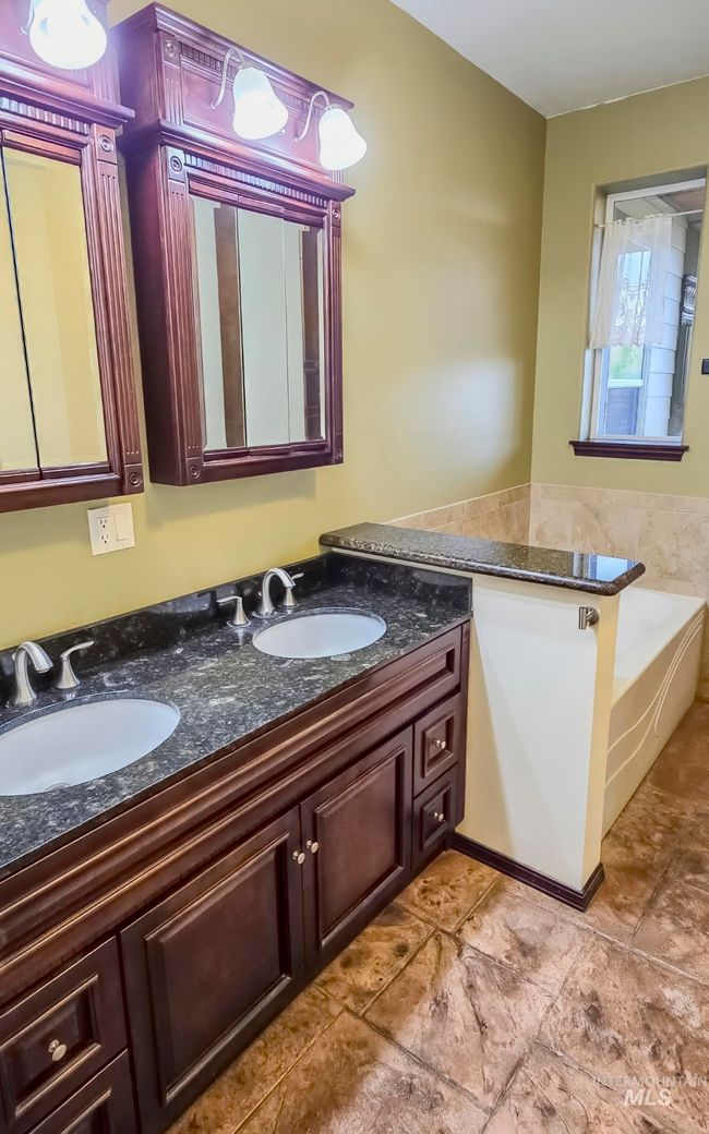1005 Viola Ln, House other with 5 bedrooms, 3 bathrooms and null parking in Viola ID | Image 21