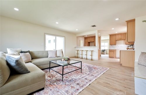 10037 Geneva Ave, Montclair, CA, 91763-3208 | Card Image