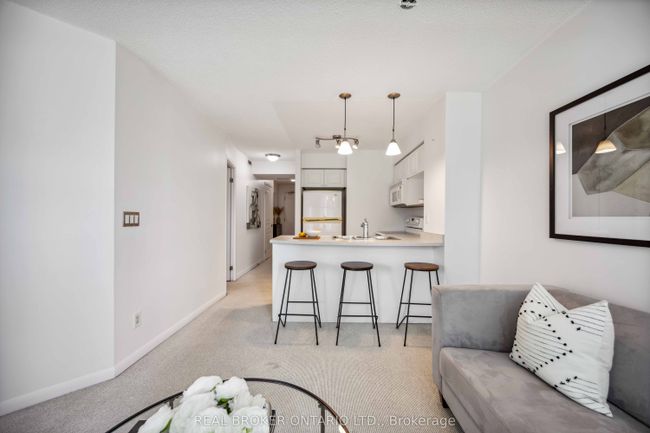 1913 - 18 Yonge St, Condo with 2 bedrooms, 2 bathrooms and null parking in Toronto ON | Image 11