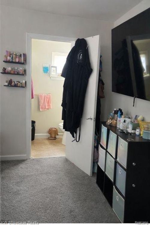 24845 Ridgecroft Ave, Eastpointe, MI, 48021-3454 | Card Image