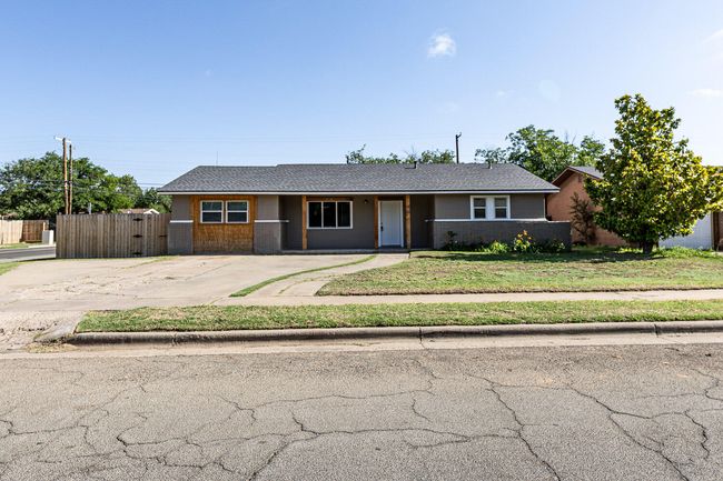 3716 38 Th St, House other with 4 bedrooms, 2 bathrooms and null parking in Lubbock TX | Image 6