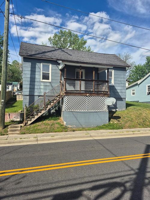 139 W Main St, Fries, VA, 24330-4622 | Card Image