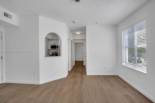 apt-204-747 Michigan Ave, Miami Beach, FL, 33139-6071 | Card Image