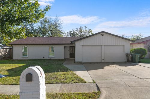 1002 Wembley Rd, Arlington, TX, 76014-2327 | Card Image