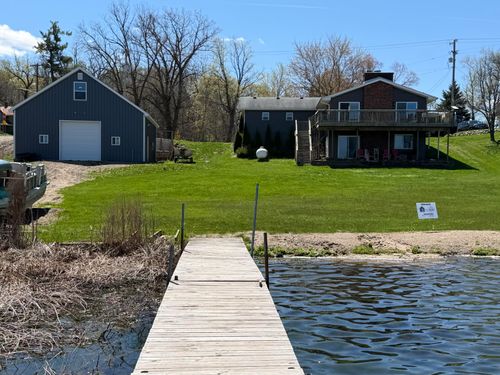 5264 Guernsey Lake Rd, Delton, MI, 49046-9673 | Card Image