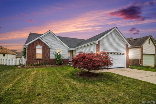 46684 E Briarwood Dr, Chesterfield, MI, 48051-2876 | Card Image