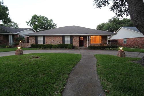 10146 Coveridge Dr, Dallas, TX, 75238-1521 | Card Image