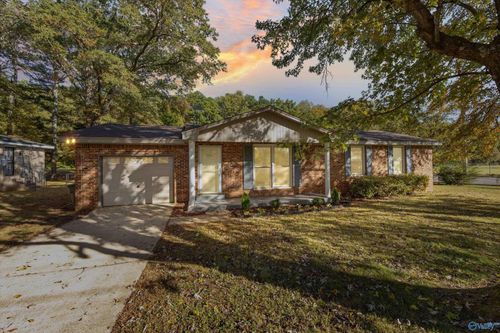 3304 Watson Dr Nw, Huntsville, AL, 35810-2936 | Card Image