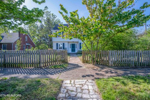 2000 Fairmont Blvd, Knoxville, TN, 37917-2713 | Card Image