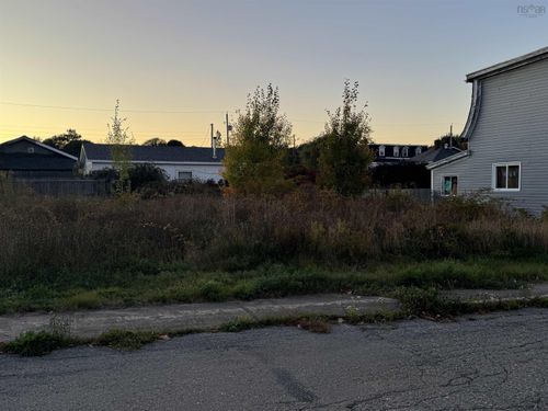 11 Columbia St, North Sydney, NS, B2A1W4 | Card Image