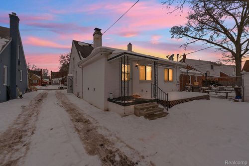 630 N Denwood St, Dearborn, MI, 48128-1566 | Card Image