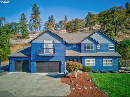 411 Ne Pomona St, Roseburg, OR, 97470 | Card Image