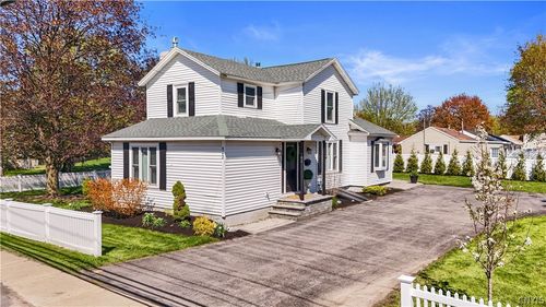 142 N Burdick St, Fayetteville, NY, 13066-1339 | Card Image