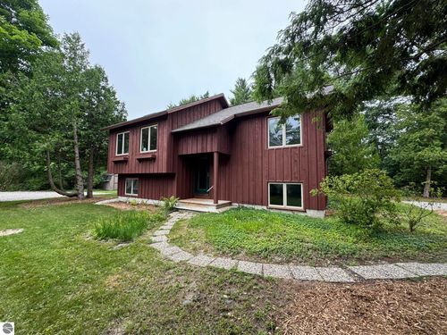 408 4th St, Leland, MI, 49654-5003 | Card Image