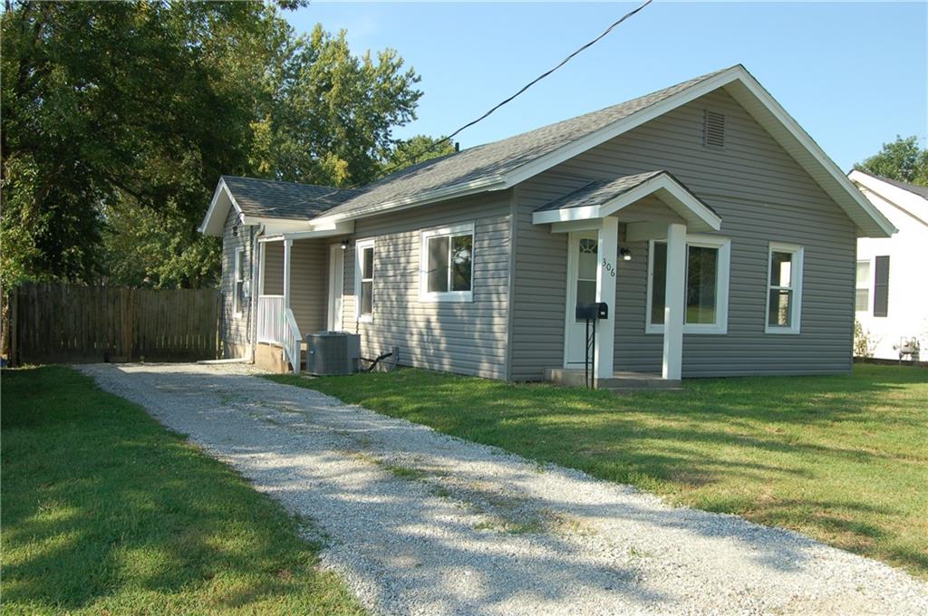 Ohio St, Clinton, MO 64735