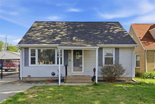 1902 Johnson Ave Nw, Cedar Rapids, IA, 52405-4749 | Card Image