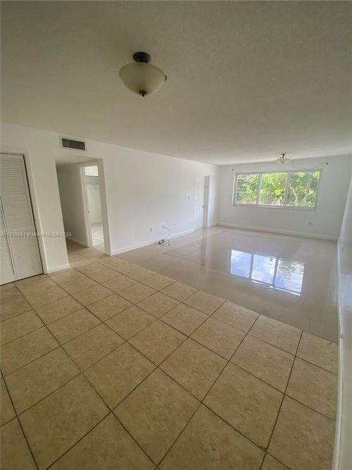 apt-202-6930 Nw 186th St, Hialeah, FL, 33015-3228 | Card Image