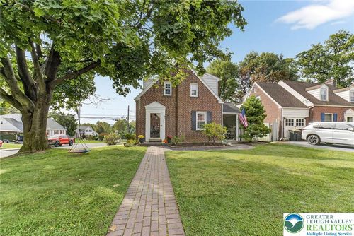 404 Florida Ave, Whitehall, PA, 18052-7210 | Card Image